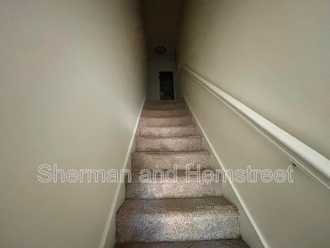 Building Photo - 210 Foxdale Dr