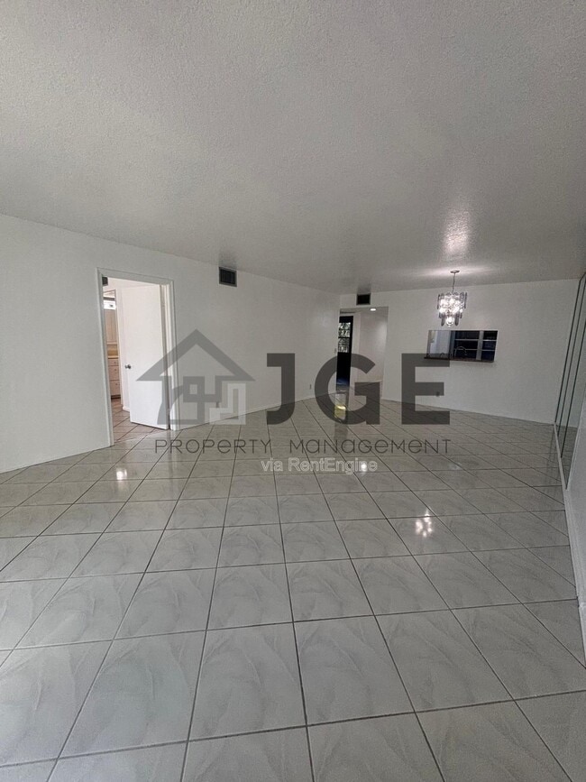 Building Photo - 12600 Sw Ct-5