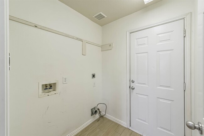 Building Photo - 2122 Louetta Spring Dr