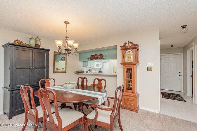 Building Photo - 307 La Paloma Ln