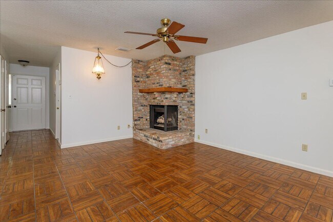 Building Photo - 1192 Lady Susan Dr