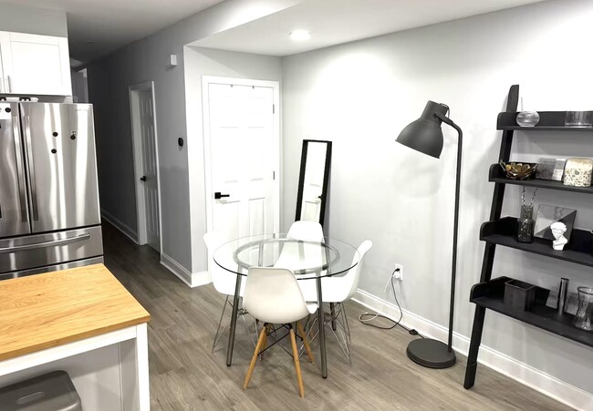 Building Photo - 17 Troy St