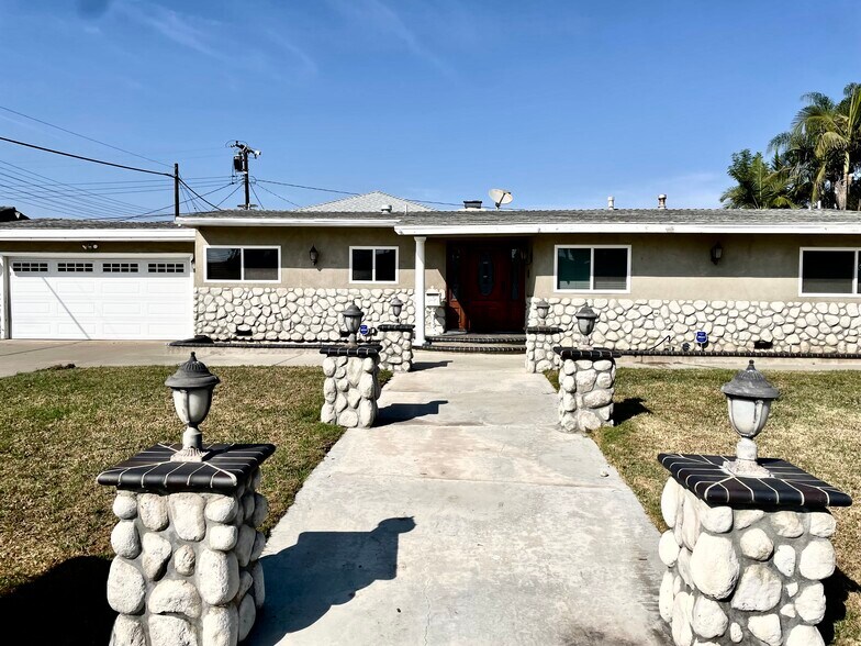 Primary Photo - 8781 La Grand Ave