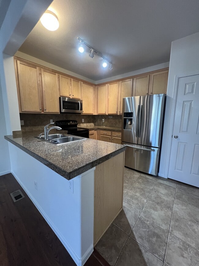 Primary Photo - 121 McGregor Cir