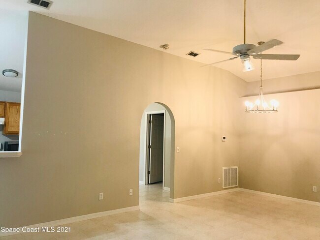 Building Photo - 2205 Myla Ln