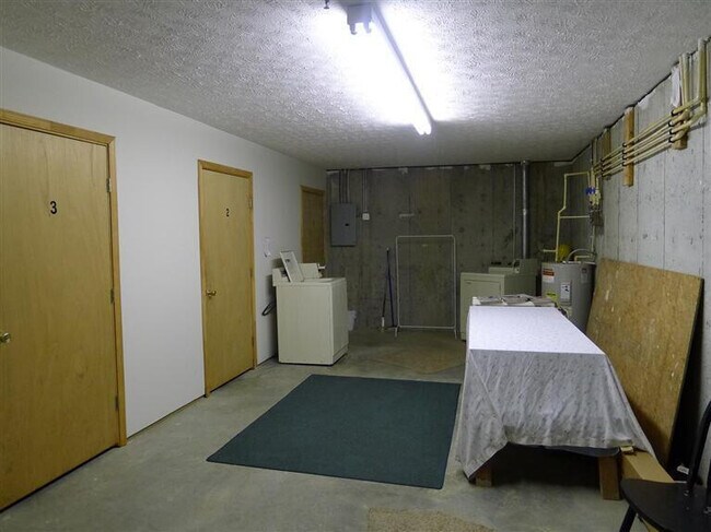 Building Photo - 1600 Alexandria Dr