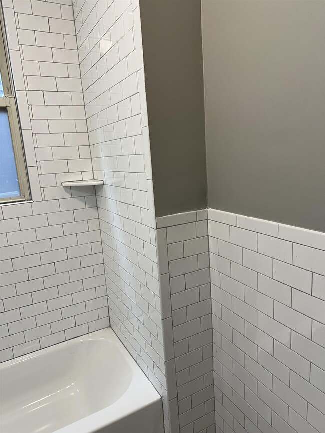 Building Photo - 81 Newman Ave