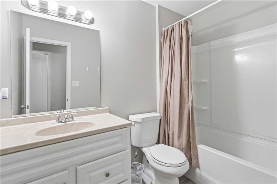 Building Photo - 442 Booth Cir SW