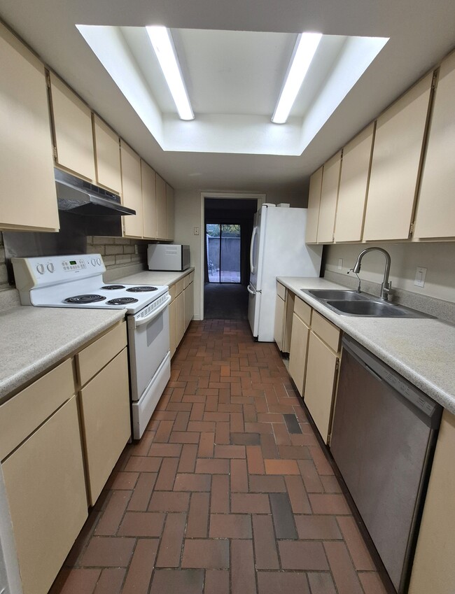 Building Photo - 5701 E Glenn St