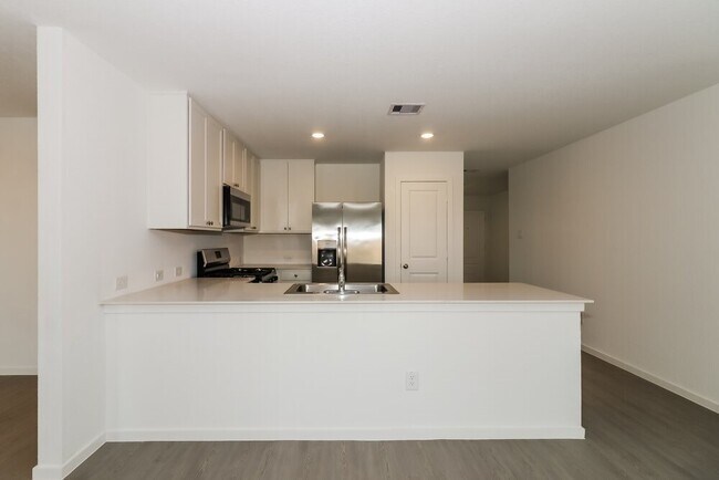 Building Photo - 16730 Old Wagon Wy