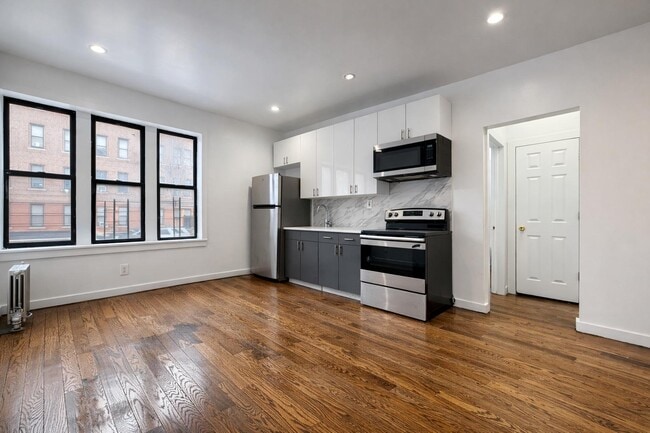 Building Photo - 518 W 204th St