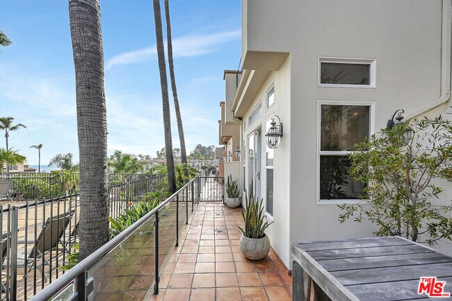 Building Photo - 6442 Lunita Rd