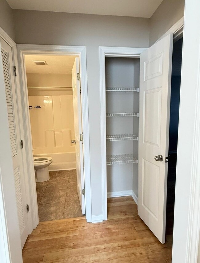 Building Photo - 517 White River Dr