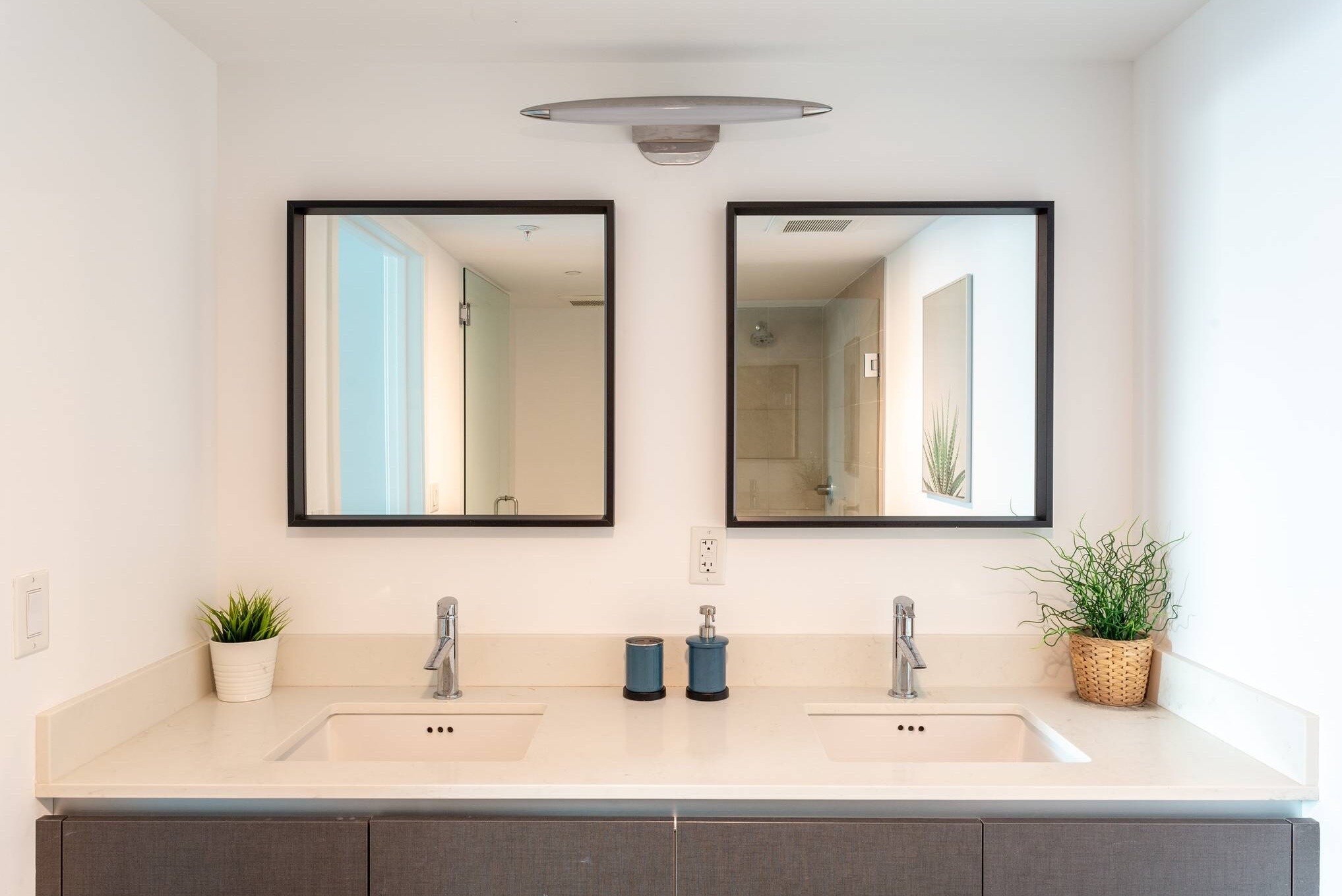 Master on suite with twin sinks - 6620 Indian Creek Dr