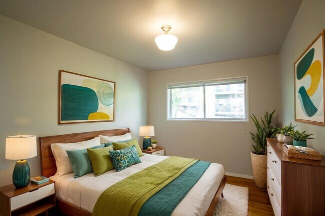 Building Photo - FOUR WEEKS FREE! Renovated Mid-Century 2Bdr w/Hardwoods, Dishwasher + Pets OK