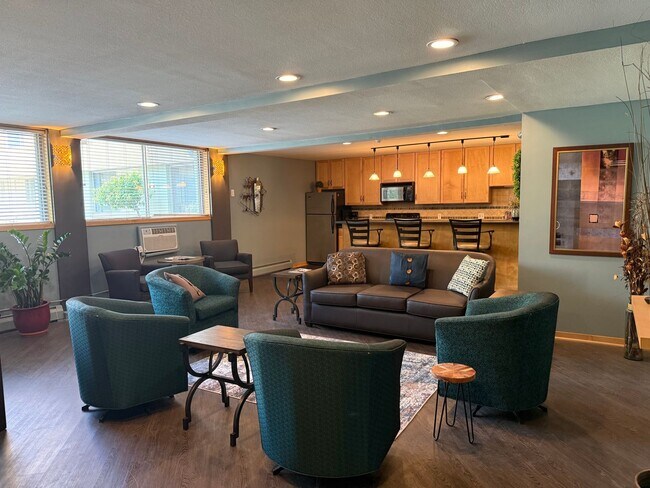 Building Photo - Lovely Lowry Hill 1 Bedroom Condo