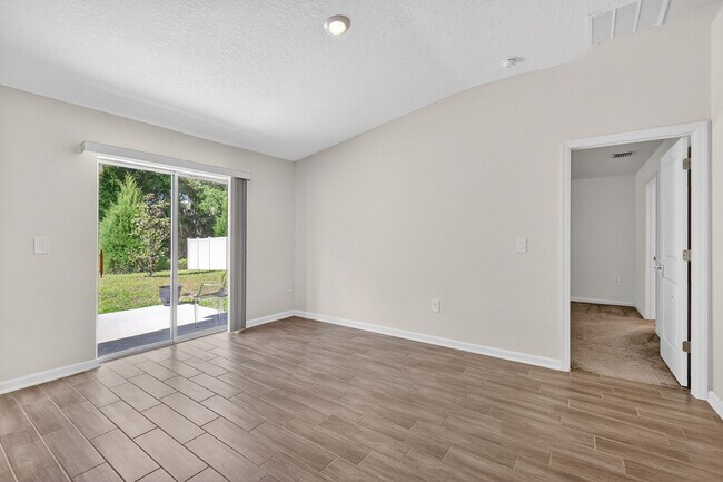 Building Photo - Available Now! Well-Maintained 3BR/2BA in Great Neighborhood