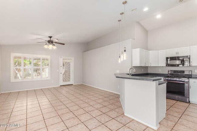 Building Photo - 8156 W Tonto Ln
