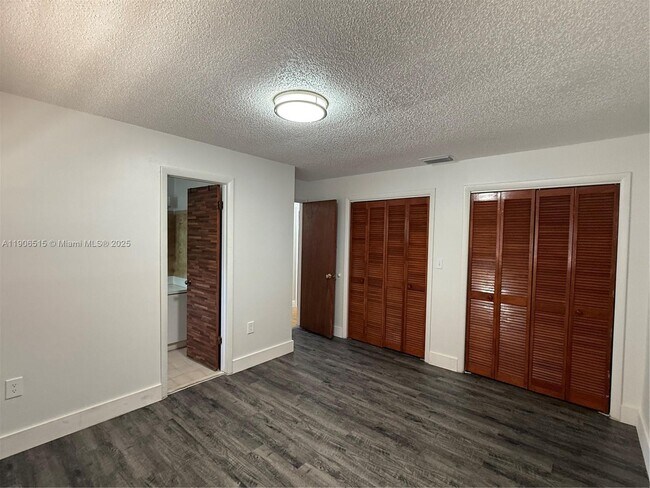 Building Photo - 1048 NW 32nd Pl