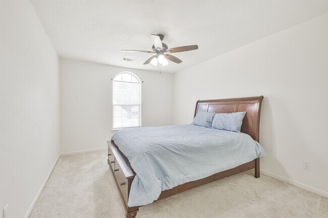 Building Photo - 811 Liberty Way