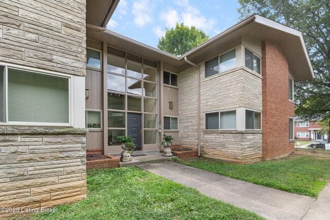 Building Photo - 2705 Riedling Dr