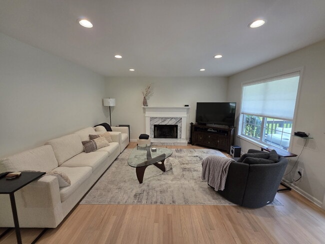 Building Photo - Stylish modern 2 story on a spacious 1 acre lot in Sharpsburg - avail Sept 1st.