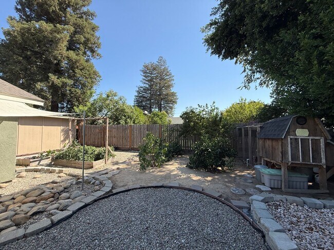 Building Photo - 1460 Berry Dr