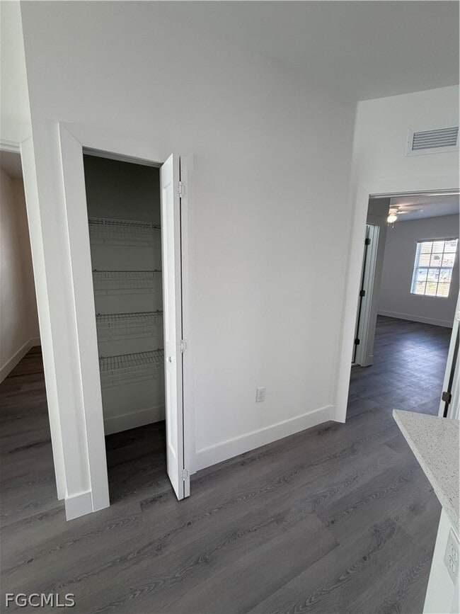 Building Photo - 723 Ivan Ave S