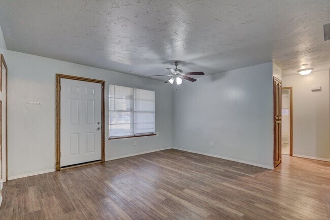 Building Photo - 3 Bed 2 Bath in Del City- Judy Dr is back!