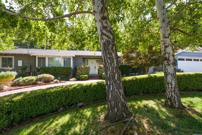 Building Photo - Custom Remodeled Ranch Home in Park-like S...