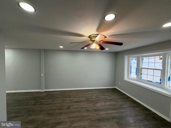 Building Photo - 2004 Kelmore Rd