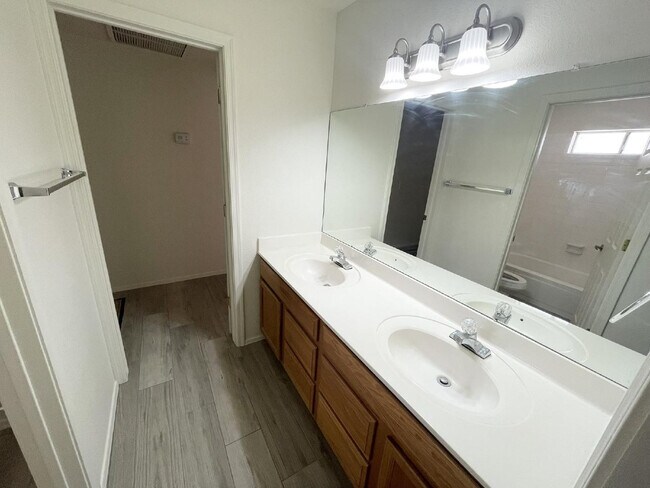 Building Photo - 3860 E Acoma Dr