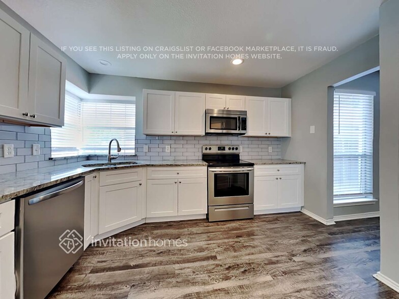 Building Photo - 726 W Willow Oak Dr