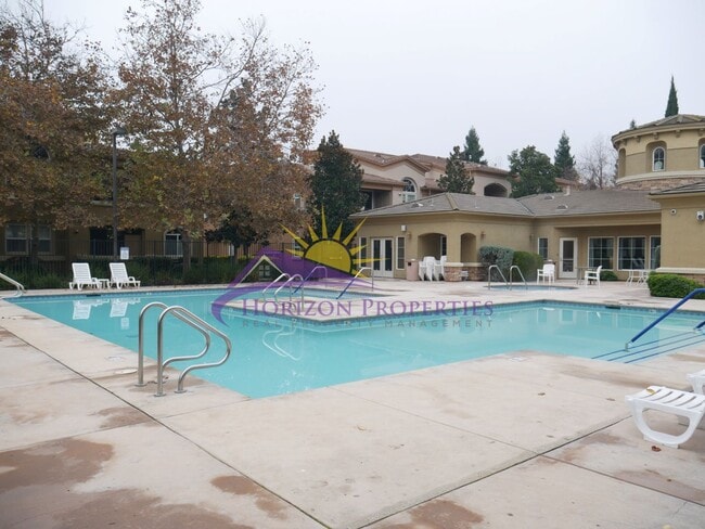 Building Photo - Modern 1 Bed 1 Bath 763 sq ft North Natomas Condo