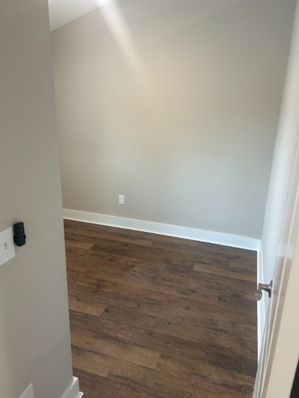 Building Photo - 405 Pine Ave