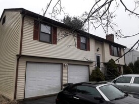 Building Photo - 606 Rye St