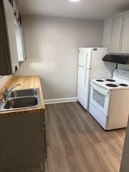 Building Photo - 3401 Hazelwood Ln