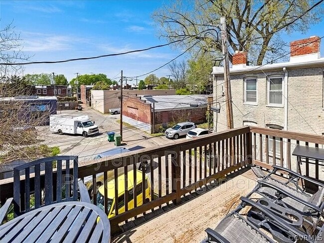 Building Photo - 16 S Stafford Ave