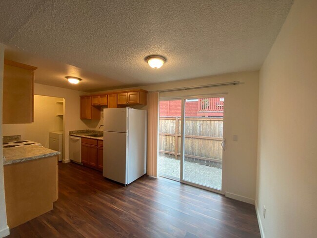 Building Photo - NKE1741