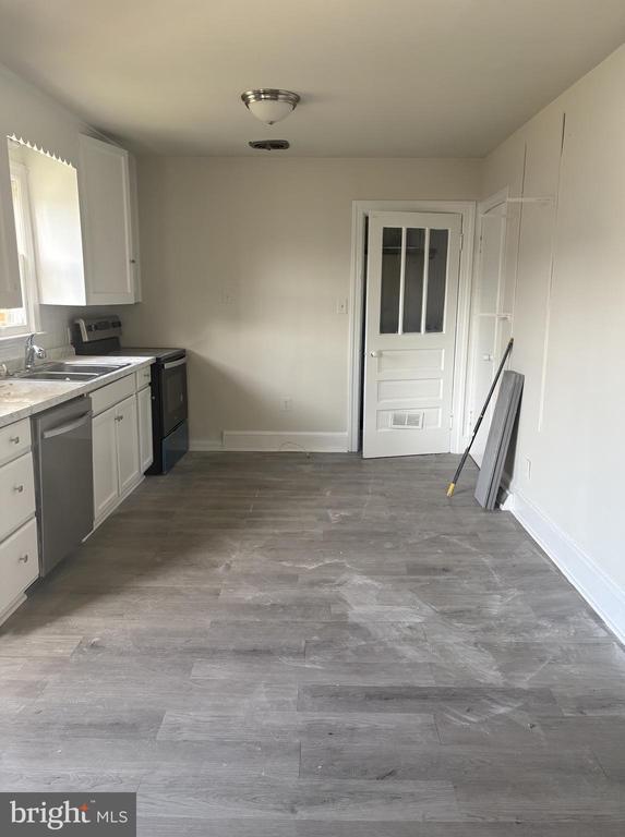 Building Photo - 331 Hanson Ave