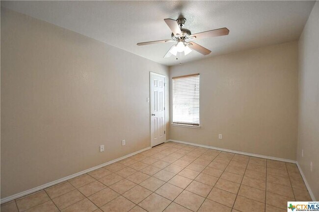 Building Photo - 1102 Leah Dr