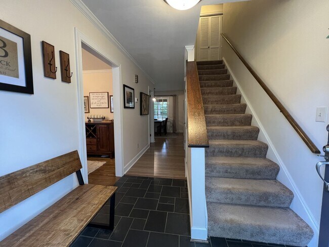 Building Photo - Beautifully Remodeled Colonial in James La...