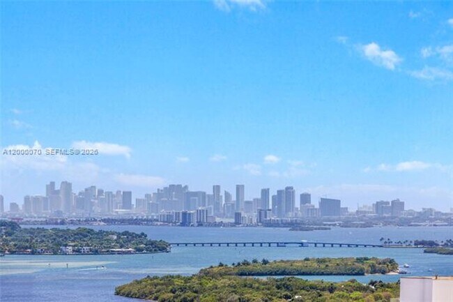 Building Photo - 16001 Collins Ave