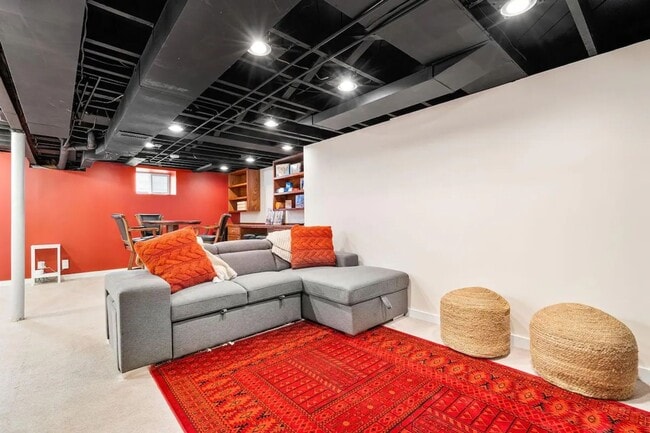 Building Photo - Stunning 3BR 3BA Fully Furnished Home w/ Granite Kitchen + Patio & Fenced Yard in Prairie Village