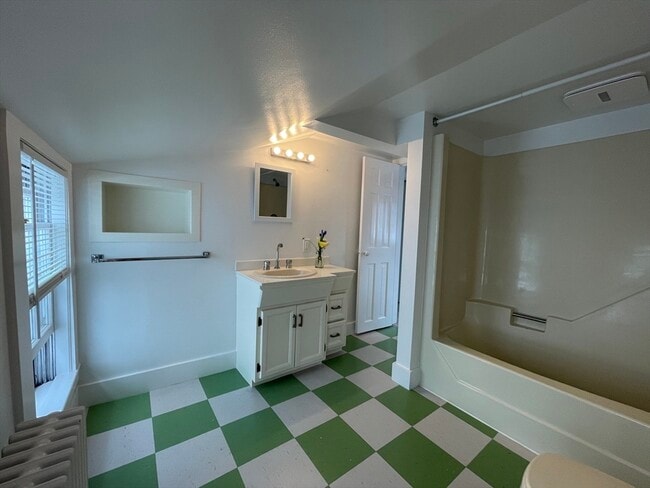 Building Photo - 164 Washington St