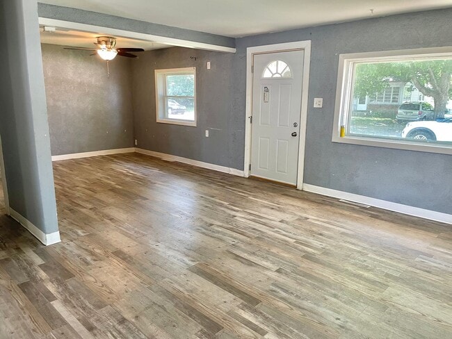 Building Photo - Fully remodeled 3 bedroom ranch with large...