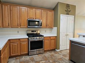 Building Photo - 2204 Zoa Dr
