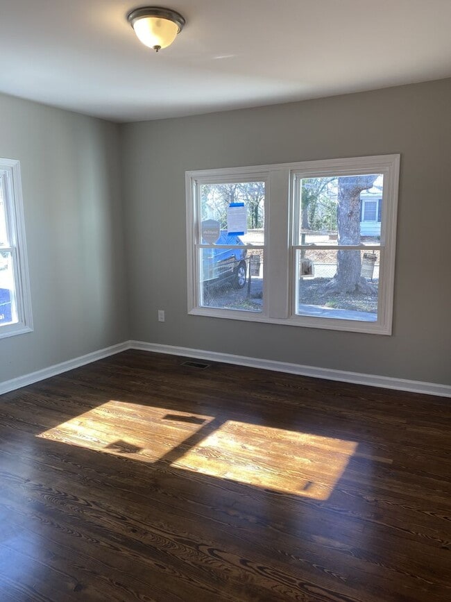 Building Photo - Charming Fully Renovated Bungalow in Gastonia!