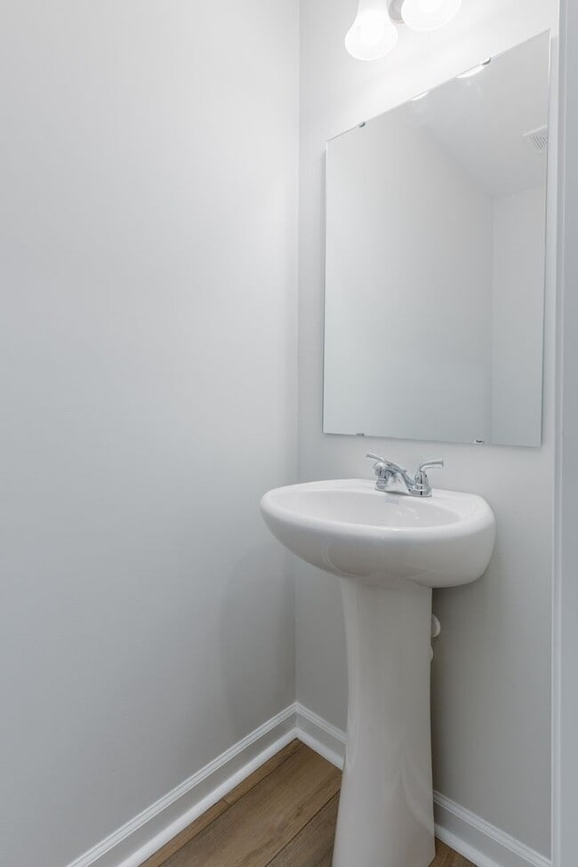Building Photo - Modern 3-Bed, 2.5-Bath Townhome in Prime L...