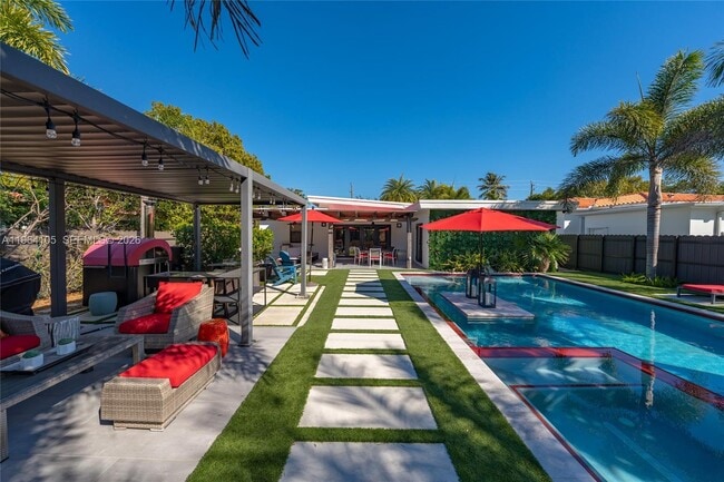 Building Photo - 8030 Noremac Ave